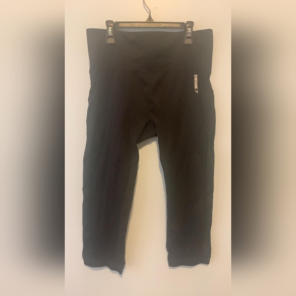 😎Gymshark black crop style - Picture 1 of 5